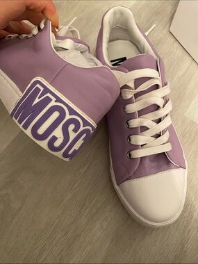 Moschino Lavender and White Logo Low-Top Sneakers